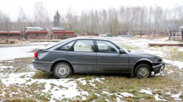 Avārijā cietušajam auto bija nodilušas vasaras riepas, viens aizmugurējais ritenis — rezerves. Tehniskā apskate bija derīga līdz 2010.gada maijam.