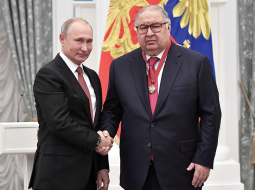 Vladimirs Putins un Ališers Usmanovs 2018. gadā.
Foto — Scanpix